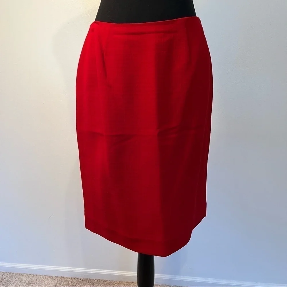 Vintage Dana Buchman red 2-piece skirt suit, front button. Size 10P